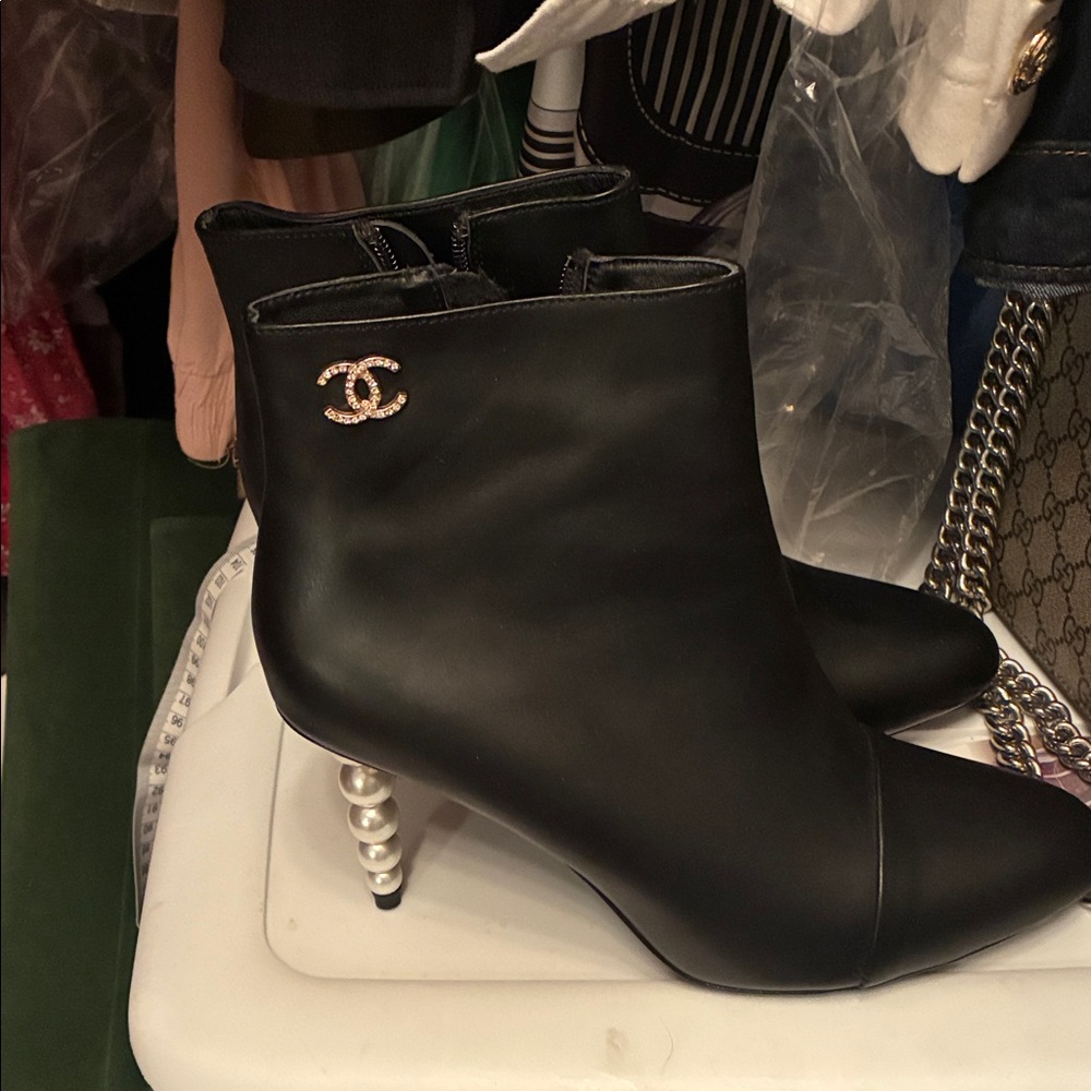 CHANEL 🖤Pearl Heels Ankle Boots with box